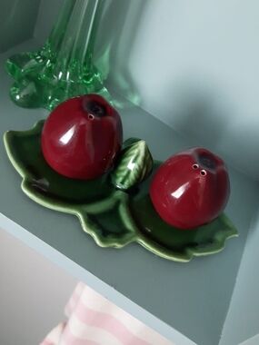 Vintage 60s Red Apple Salt & Pepper Shakers on Green Leaf Dish